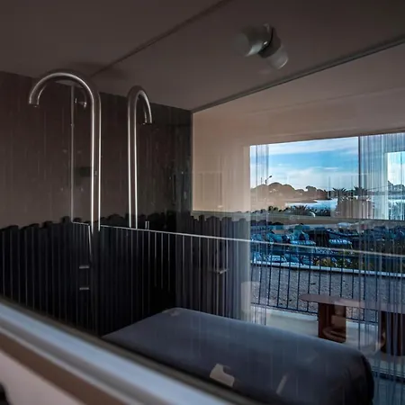 Hotel La Reine Jane 3*