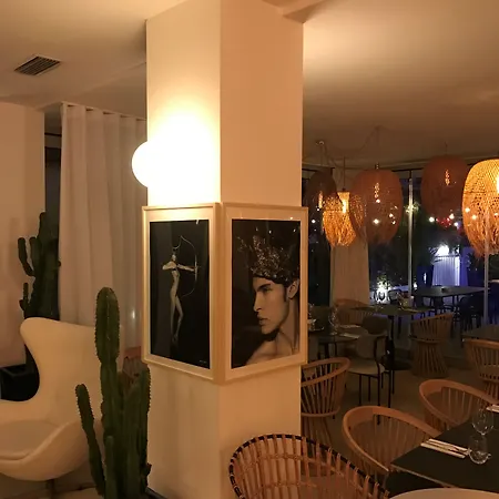 Hotel La Reine Jane 3*