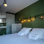 La Reine Jane Hotel