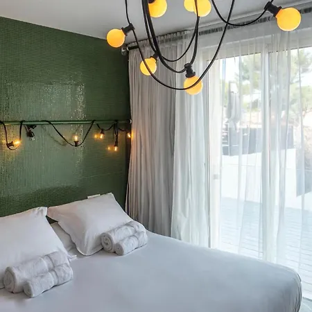 La Reine Jane Hotel