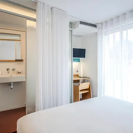 La Reine Jane Hotel