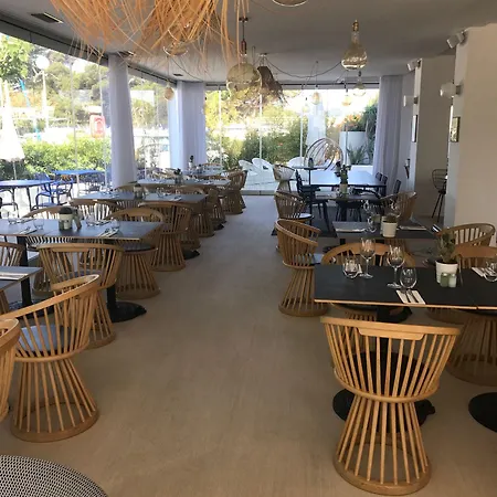 Hotel La Reine Jane 3*